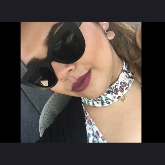 Black-Matte Cat-Eye Sunglasses 🕶 - Picture 5 of 6